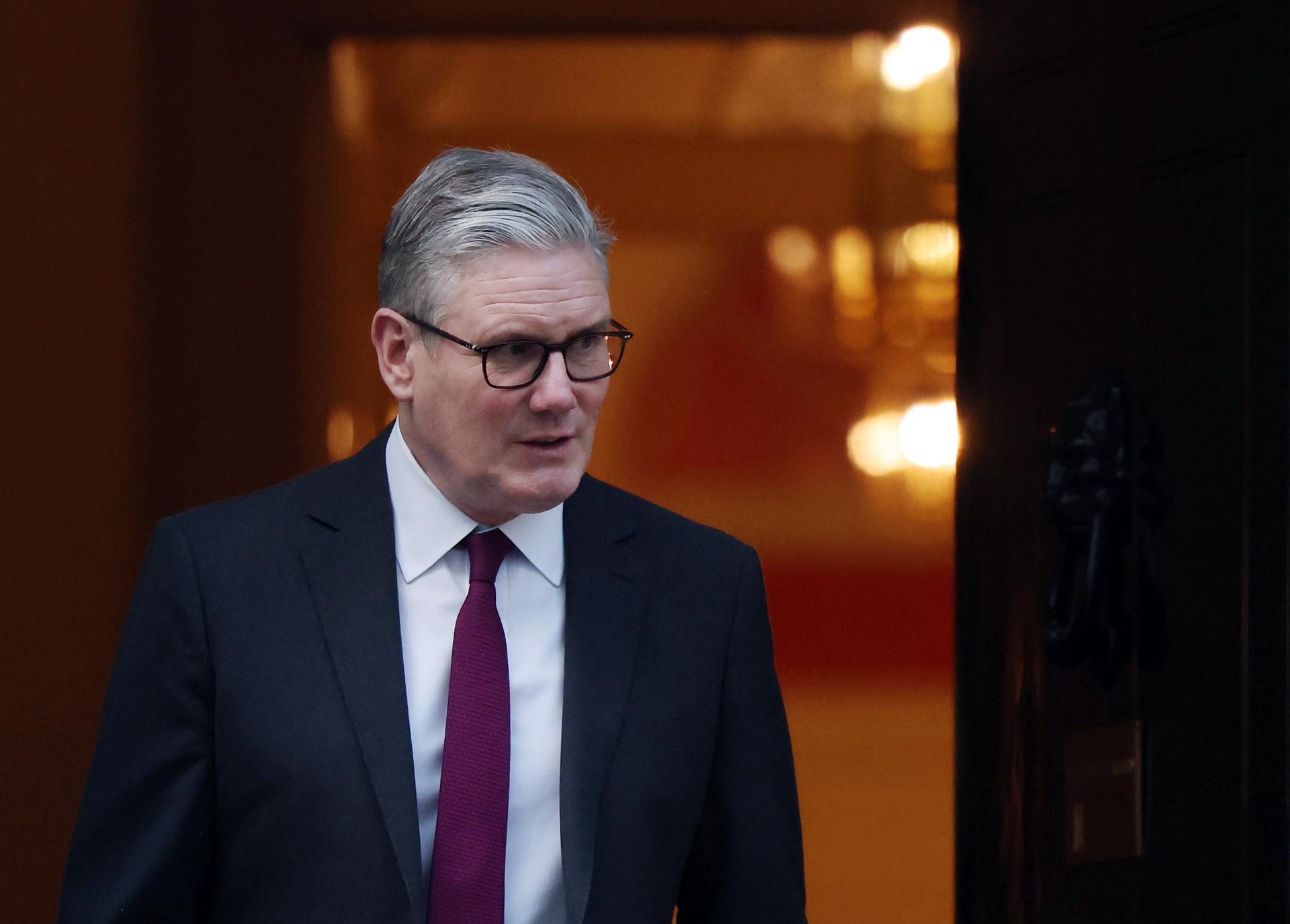 Caso Epstein leva à renúncia do chefe do gabinete britânico