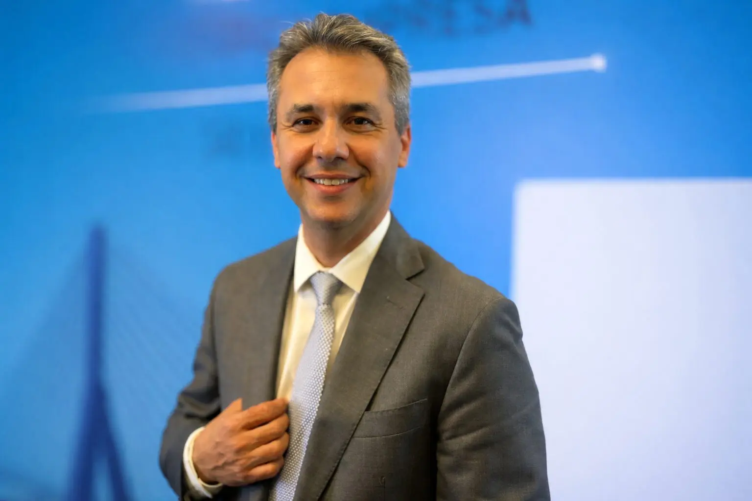 O advogado Alan Mincache analisa o aumento dos pedidos de recuperação judicial e os impactos da pressão financeira sobre empresas brasileiras.