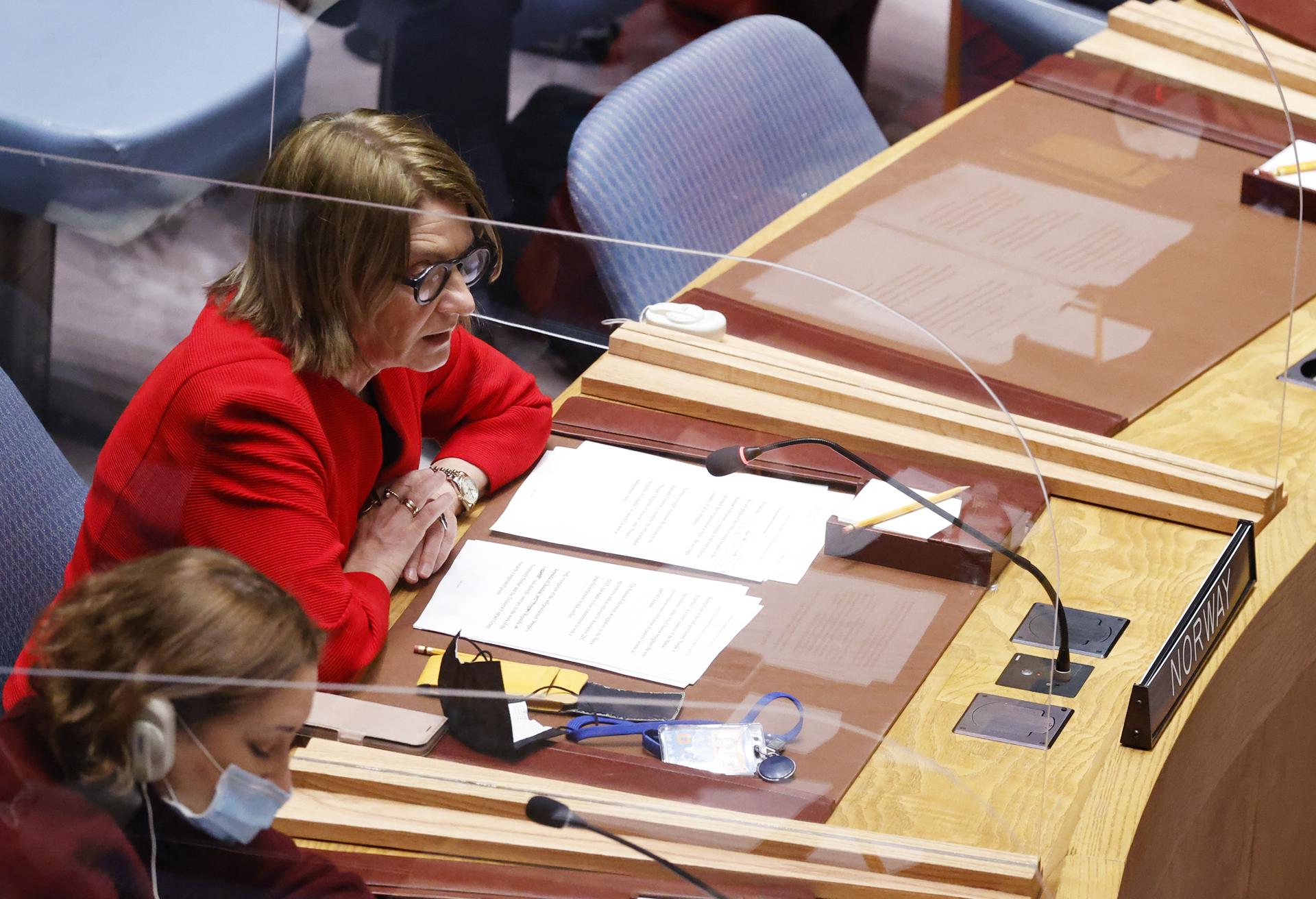 Embaixadora da Noruega deixa carga por vínculos com Epstein