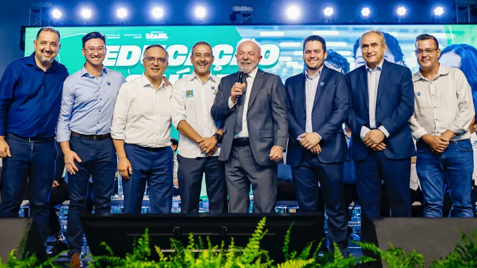 Lula brinca com prefeitos do PL e diz que presidente não pode ser “mesquinho”