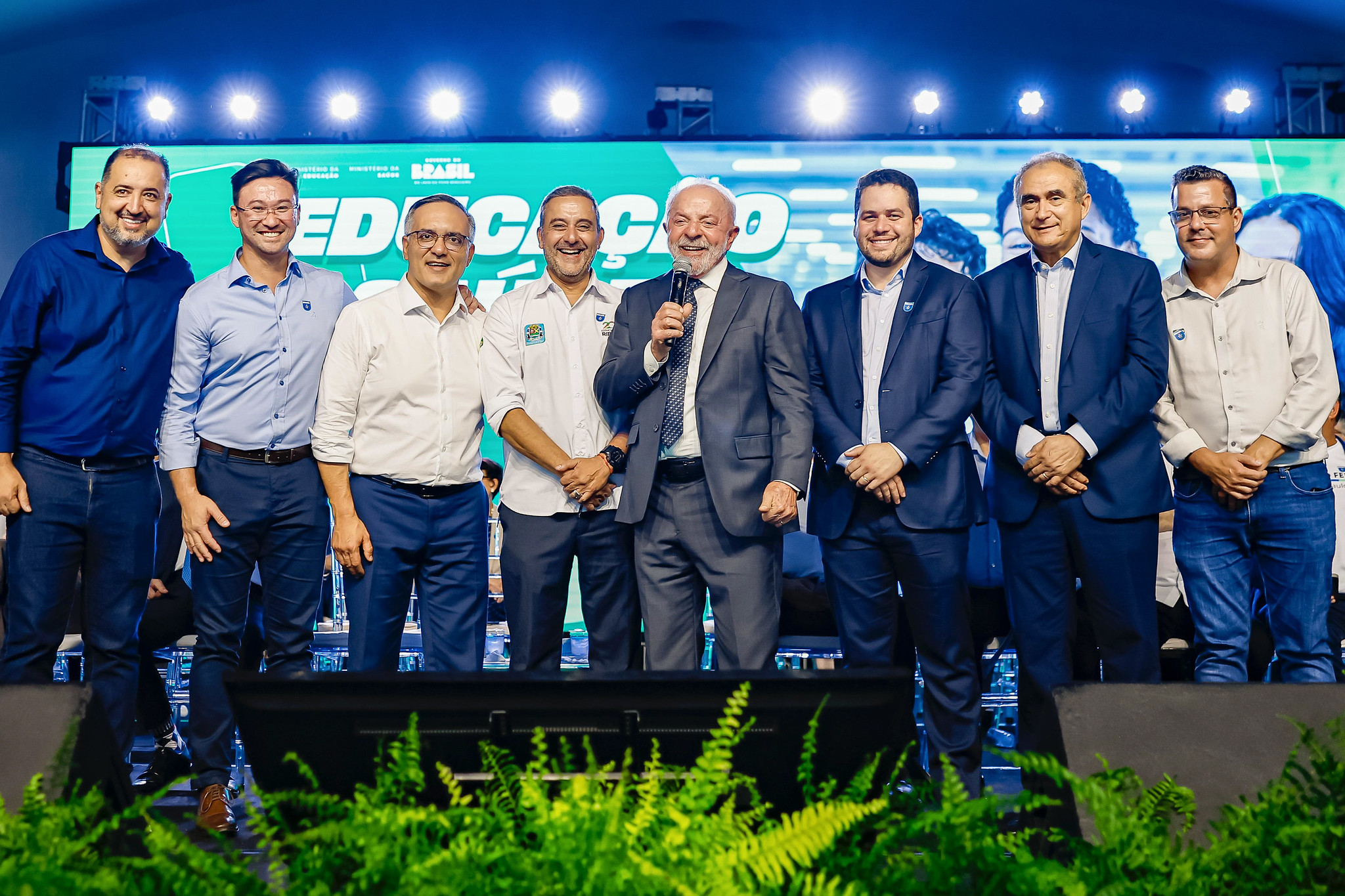 Lula brinca com prefeitos do PL e diz que presidente não pode ser “mesquinho”