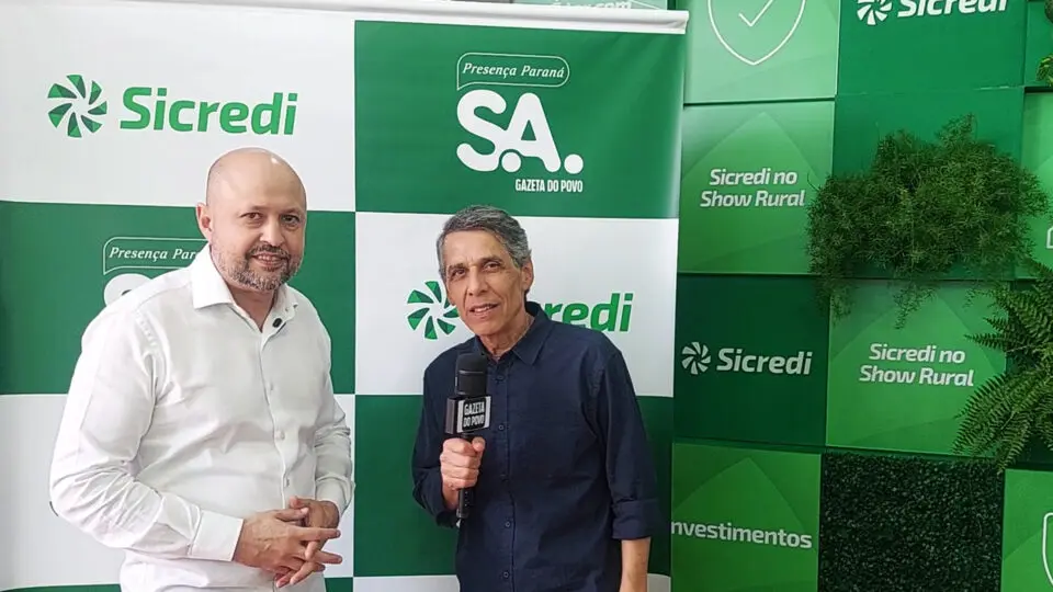 O presidente da FIEP, Edson Vasconcelos, concede entrevista ao jornalista Célio Martins durante o Show Rural Coopavel, em Cascavel, e destaca a importância da indústria na agregação de valor e no desenvolvimento do agronegócio paranaense.