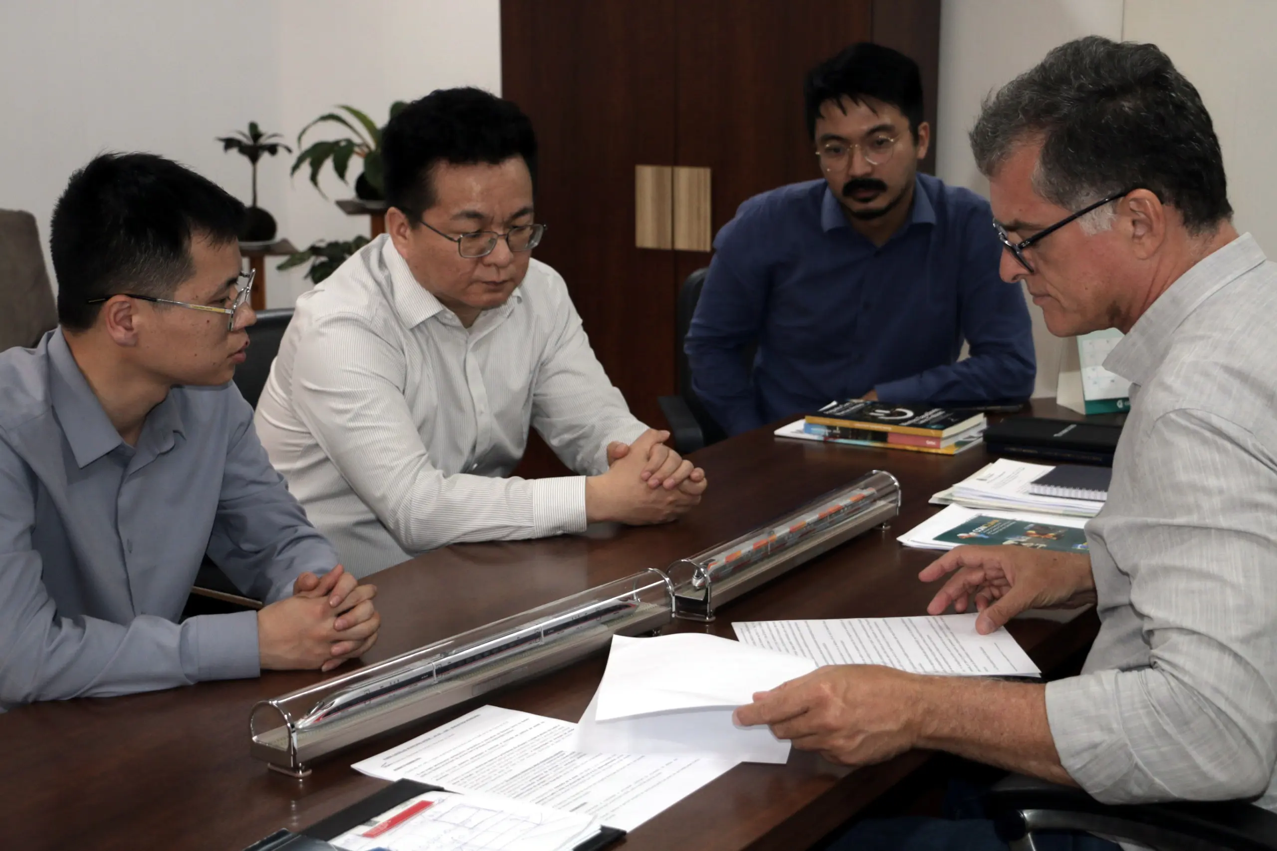 Contratação da Kangni reforça a indústria ferroviária em Araraquara e amplia a produção de componentes para trens e metrôs no Brasil.