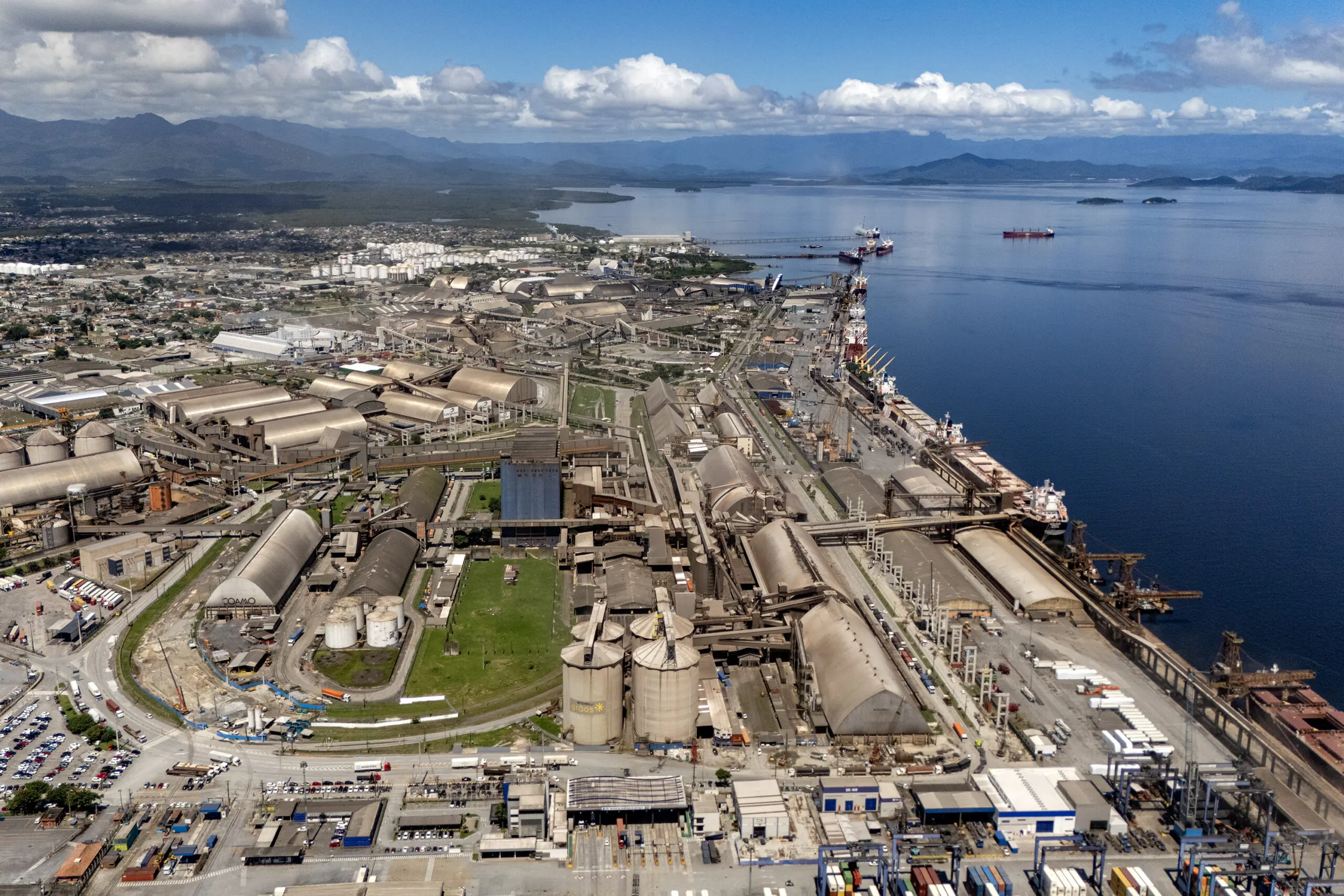 Moegão e novo píer devem ampliar a eficiência logística do Porto de Paranaguá, elevar a capacidade de descarga ferroviária e acelerar o embarque de granéis para o comércio exterior.