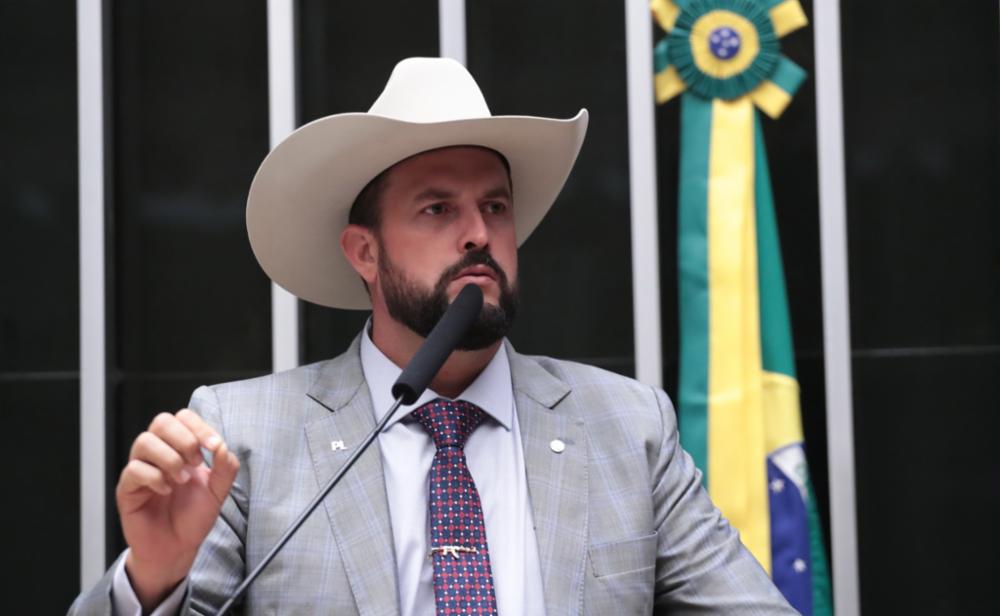 Deputados de oposição denunciam ser feitos de boi de piranha