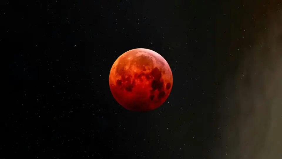 Eclipse lunar total, a famosa 'Lua de Sangue" que, em 2026, será visível dia 3 de março no Brasil.