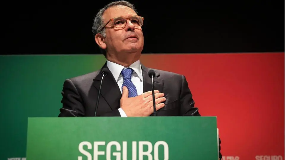 Socialista Antonio José Seguro foi eleito presidente de Portugal.