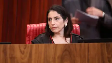 Estela Aranha foi secretária de Direitos Digitais do Ministério da Justiça durante a gestão de Dino e assessora especial de Lula.