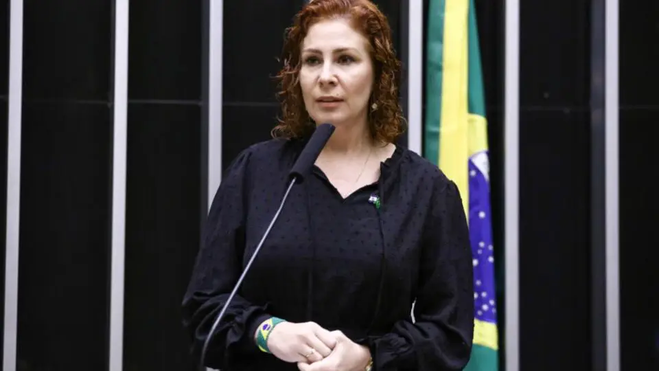 Carla Zambelli deve voltar à sessão de julgamento nesta quinta-feira (12).