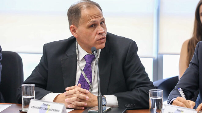 Defesa de Tagliaferro consegue adiamento de audiência na Itália