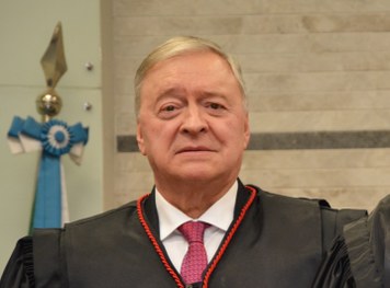 CNJ aposenta desembargador que soltou chefe do PCC no MS