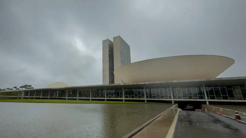 Governadores entram na disputa por uma vaga ao Senado em 2026.