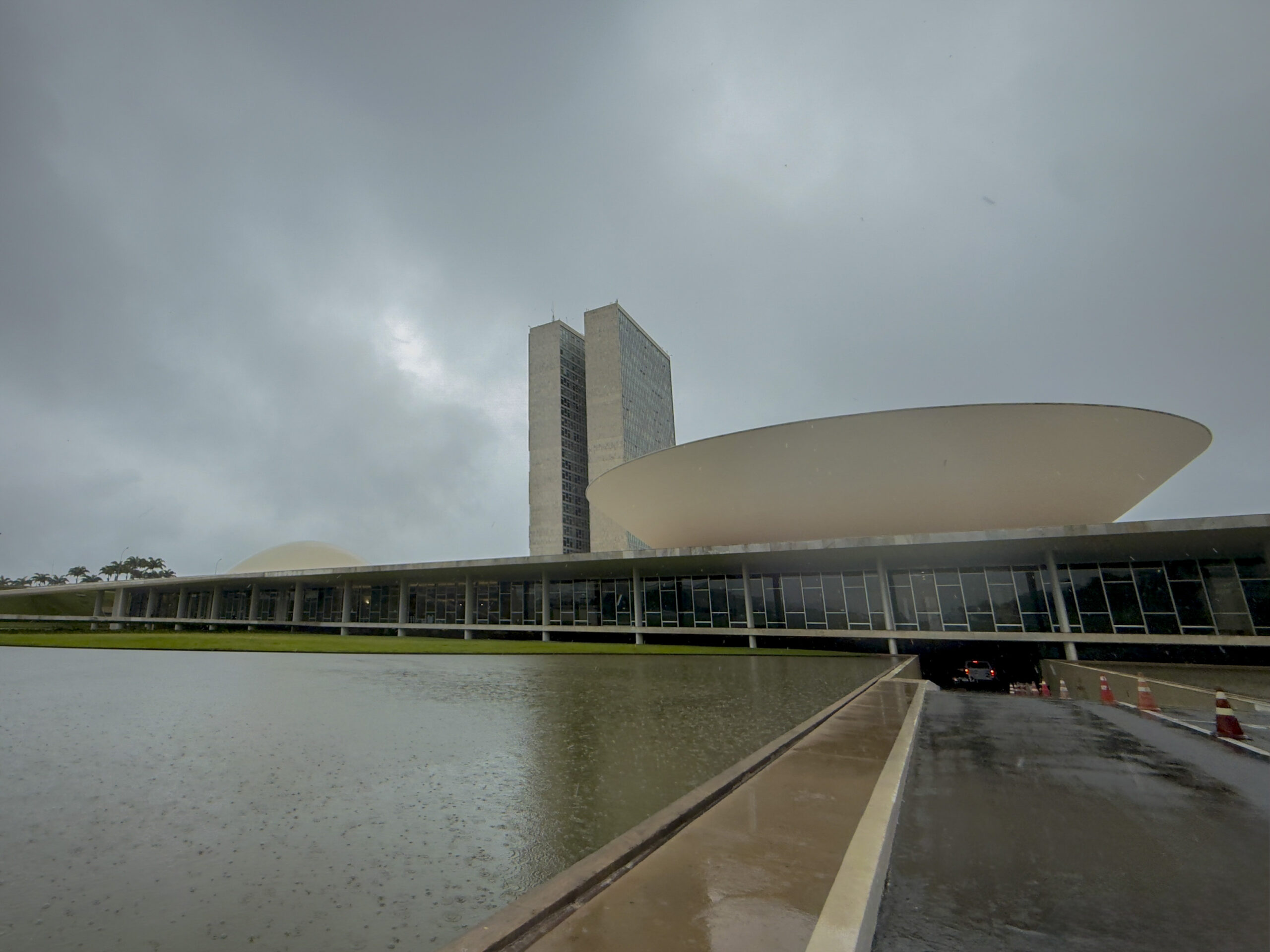 Caminho político após mandatos no Executivo, Congresso Federal está no planos de nove governadores.