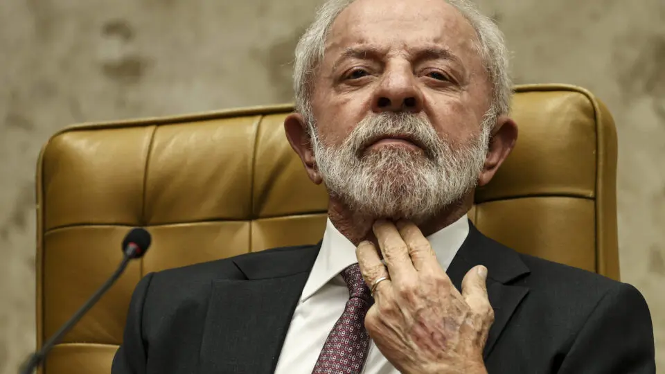 Justiça rejeita ações contra escola de samba que homenageará Lula