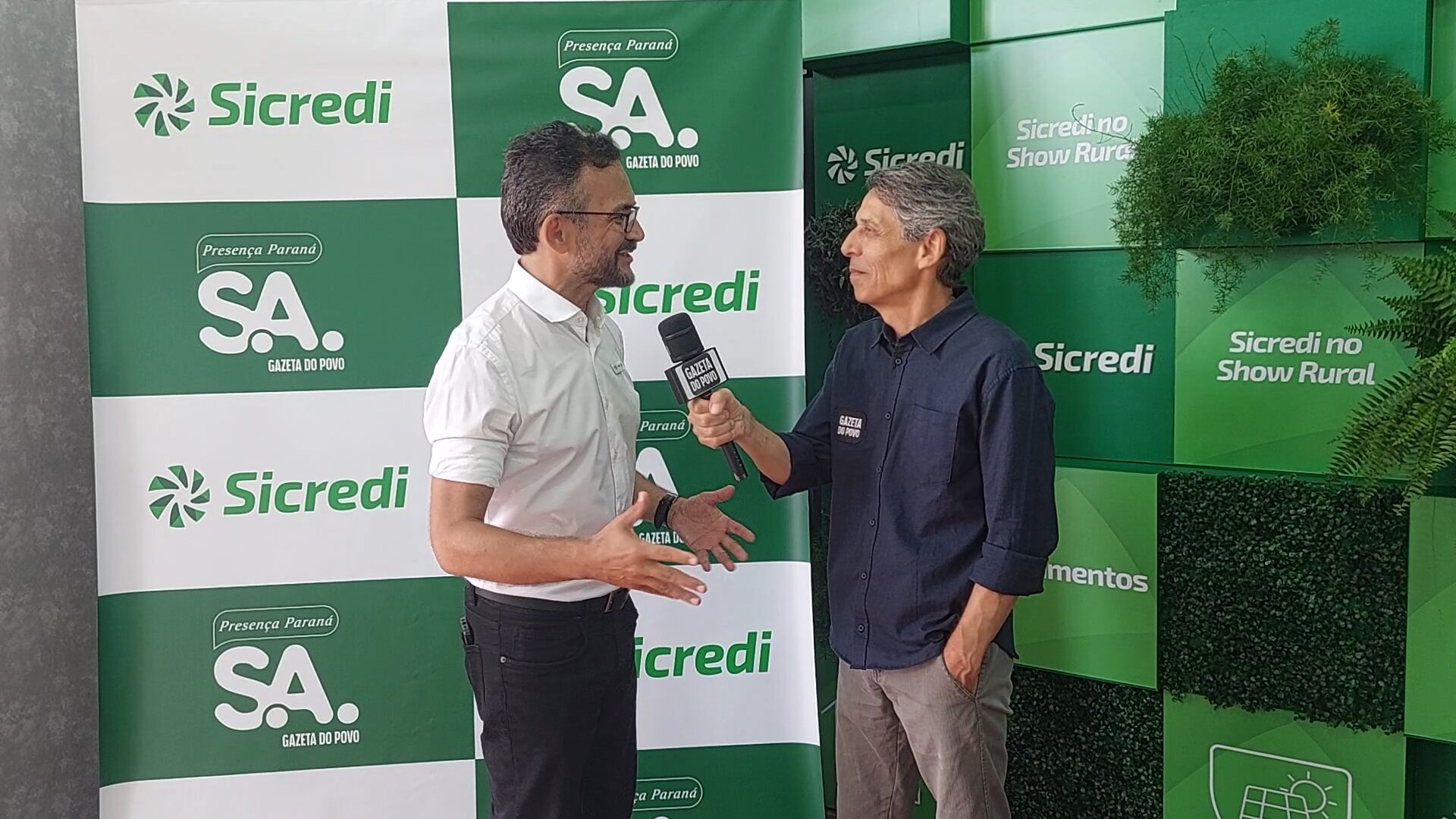 Heraldo Neves, diretor administrativo do BRDE para PR, SC e RS, durante entrevista com o jornalista Célio Martins no Show Rural Coopavel.