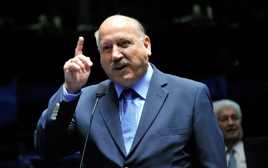 Luiz Henrique da Silveira foi deputado estadual, cinco vezes deputado federal e prefeito de Joinville por três mandatos.