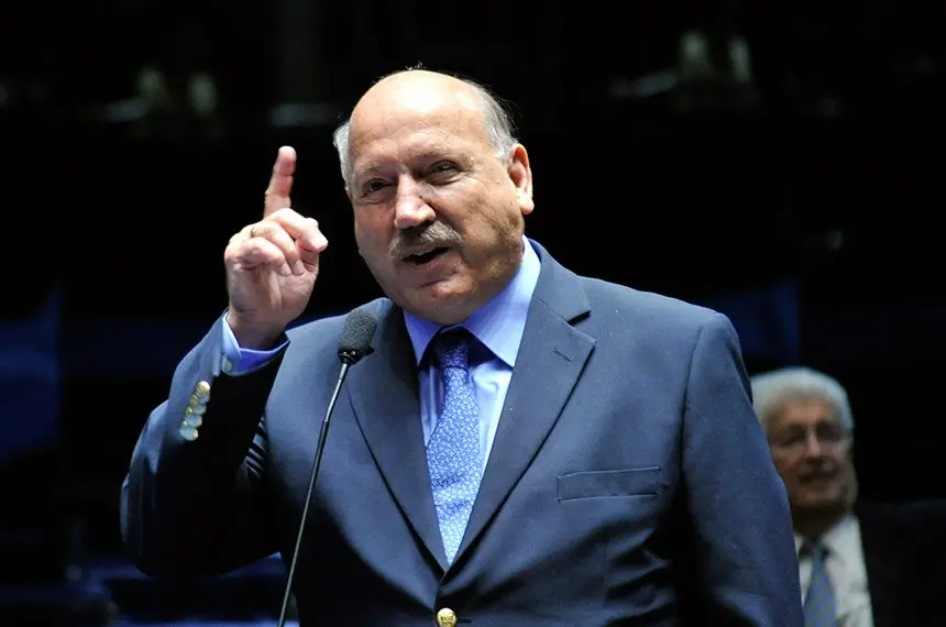 Luiz Henrique da Silveira foi deputado estadual, cinco vezes deputado federal e prefeito de Joinville por três mandatos. 