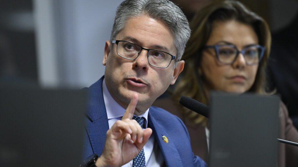 Senador aciona PGR para afastar Toffoli do caso Master