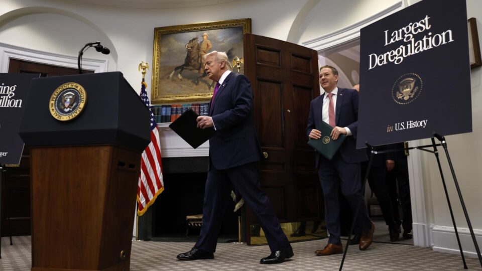 Trump revoga norma de Obama que declarava prejudiciais seis gases de efeito estufa