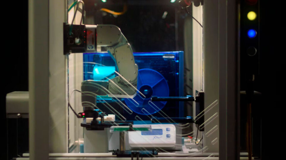 ChatGPT comanda laboratório de robôs e pode tornar remédios mais baratos