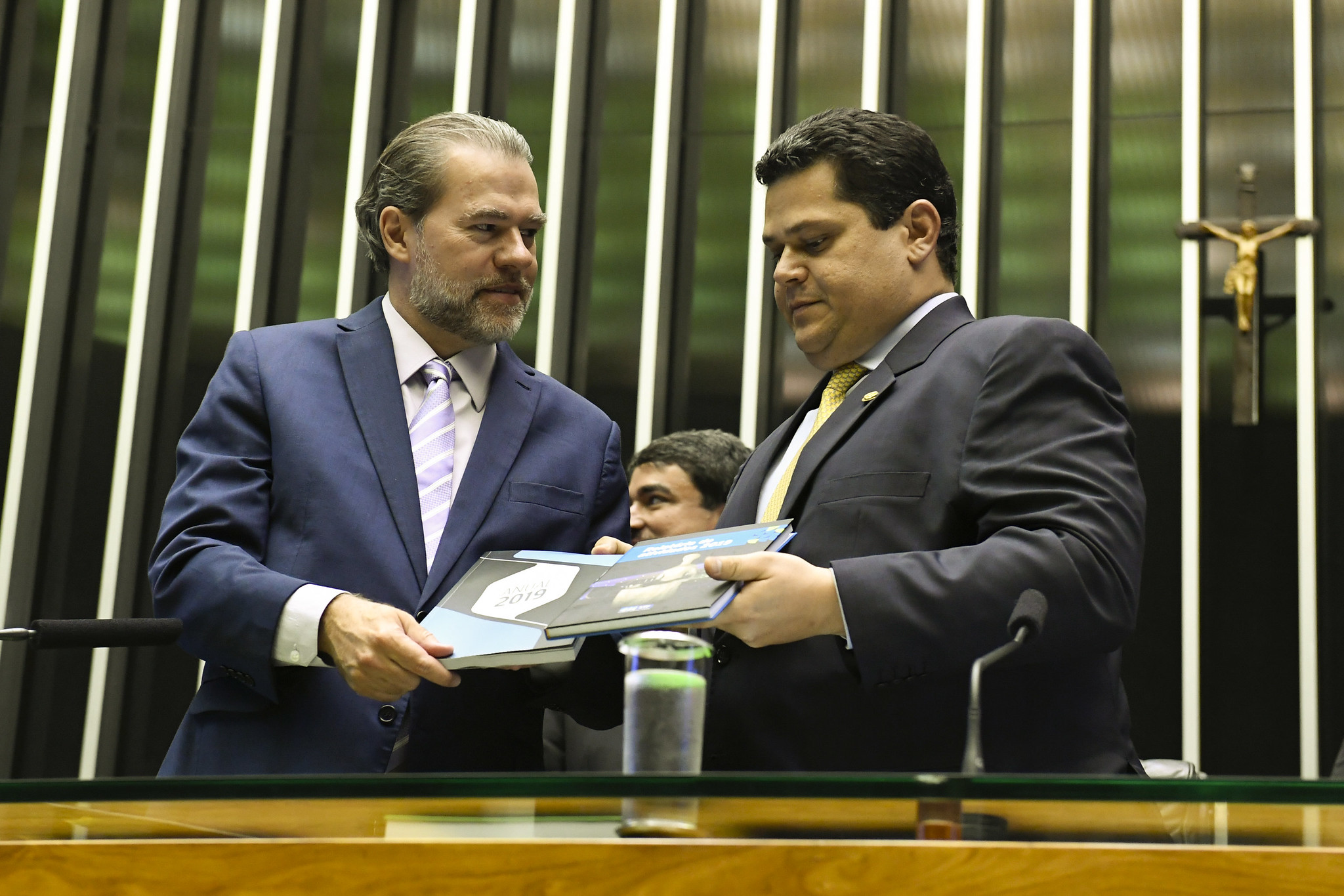 Parlamentares pressionam por impeachment de Toffoli
