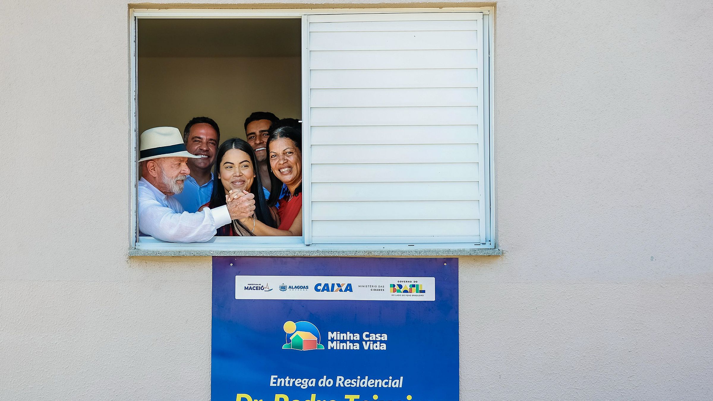 Lula entrega imóveis do programa Minha Casa, Minha Vida: na lógica do petista, evangélico beneficiário de programa social tem a obrigação de votar no PT.