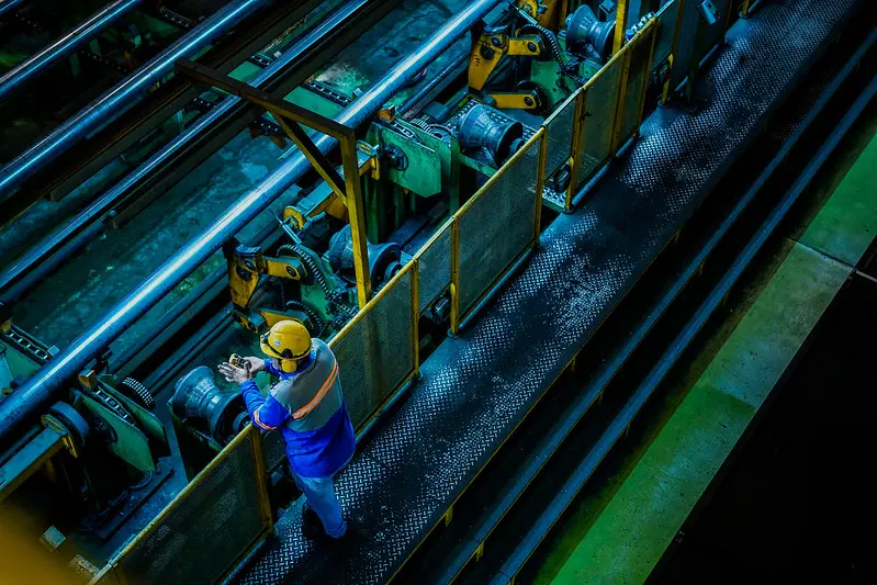 Indústria brasileira amplia produção no Paraguai em busca de menos impostos e energia barata.