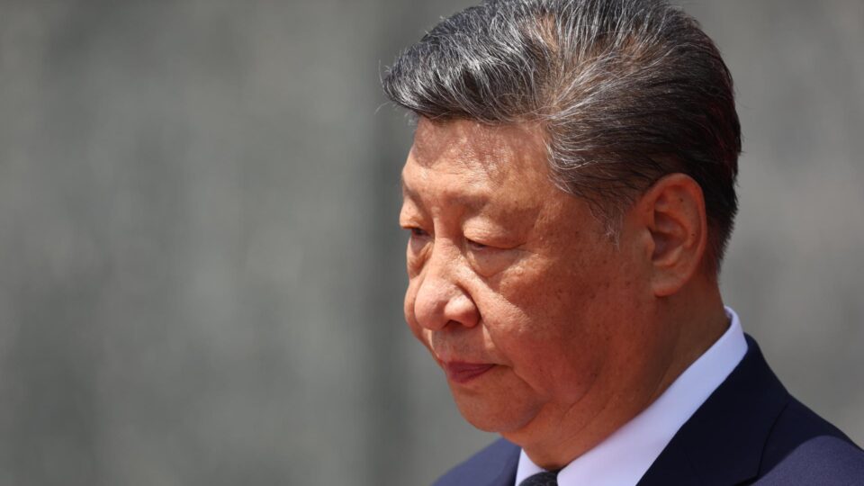 Paranoia de Xi? O que levou aos novos expurgos no alto escalão militar da China