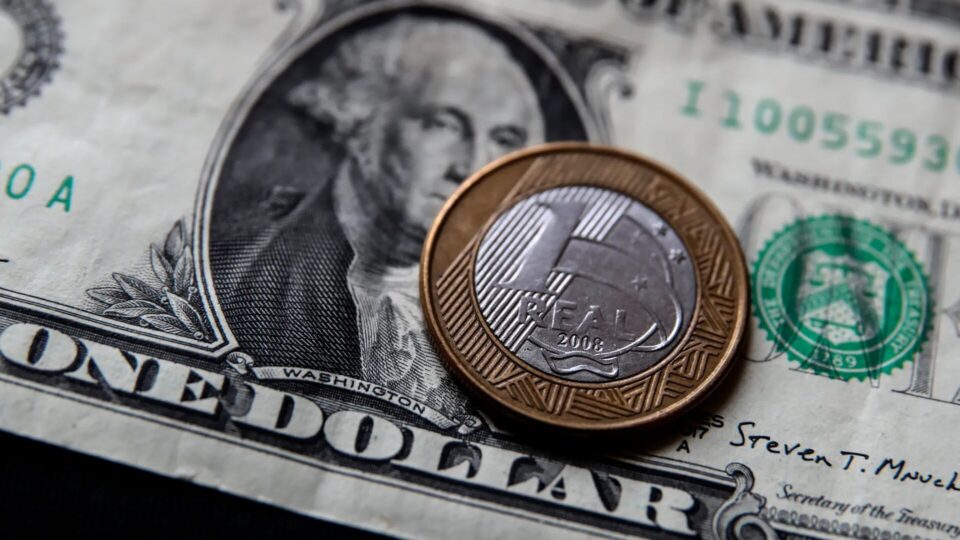 Entenda: é o dólar que cai; não o real que se valoriza