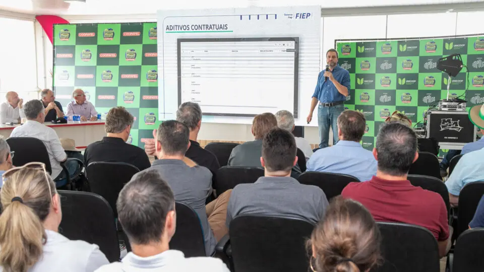 Representantes da Copel participam do evento Infraestrutura e Logística do Oeste do Paraná, ouvindo demandas e discutindo soluções para o desenvolvimento energético da região.