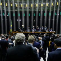 Plenário da Câmara dos Deputados: partidos atribuem sentidos distintos a termos como “democracia”, “liberdade” e “Estado” Imagem referente a matéria