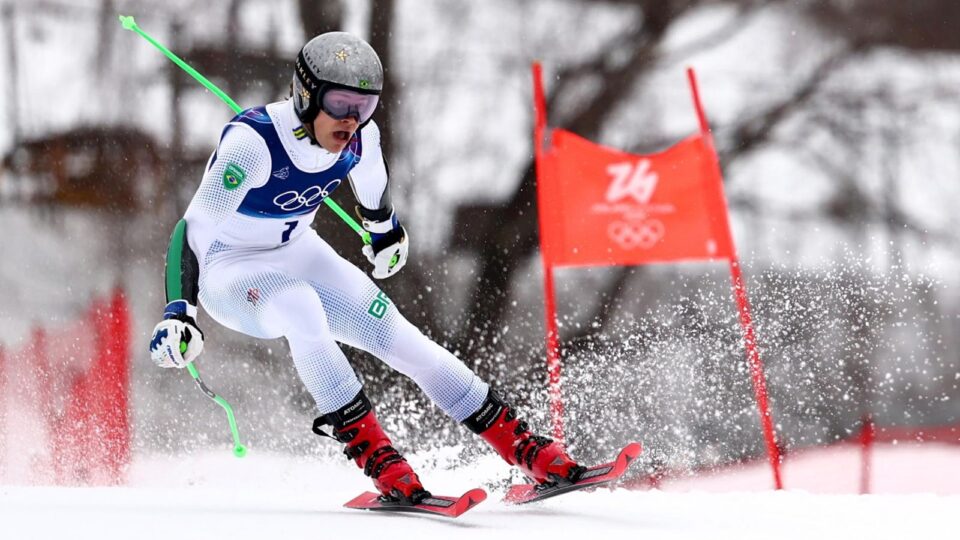 Lucas Pinheiro faz história e conquista 1º ouro do Brasil em Olimpíada de Inverno
