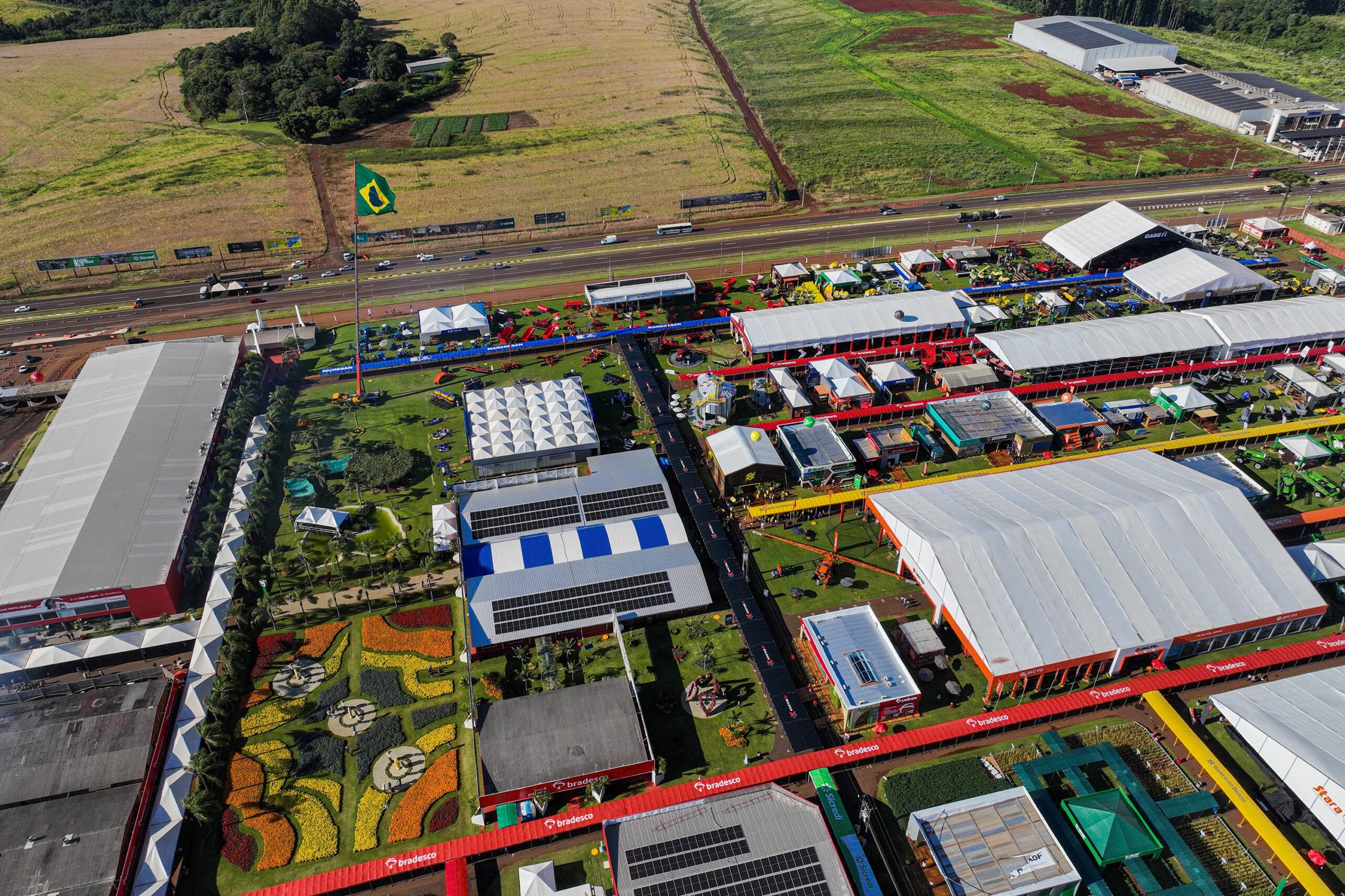 Com R$ 7,5 bilhões movimentados, o Show Rural reafirma força como principal plataforma de negócios do agro no Paraná.