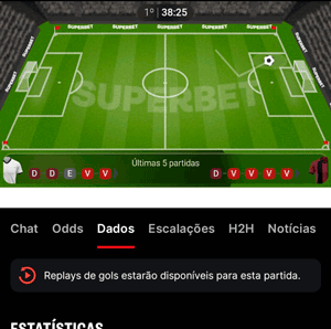 Campinho interativo de uma partida de futebol no app da Superbet, que exibe os lances da partida no infográfico