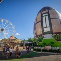 O Centro Cultural de Pomerode diz possuir a maior árvore de Páscoa e o maior ovo decorado do mundo. Imagem referente a matéria