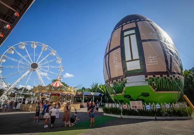 O Centro Cultural de Pomerode diz possuir a maior árvore de Páscoa e o maior ovo decorado do mundo.