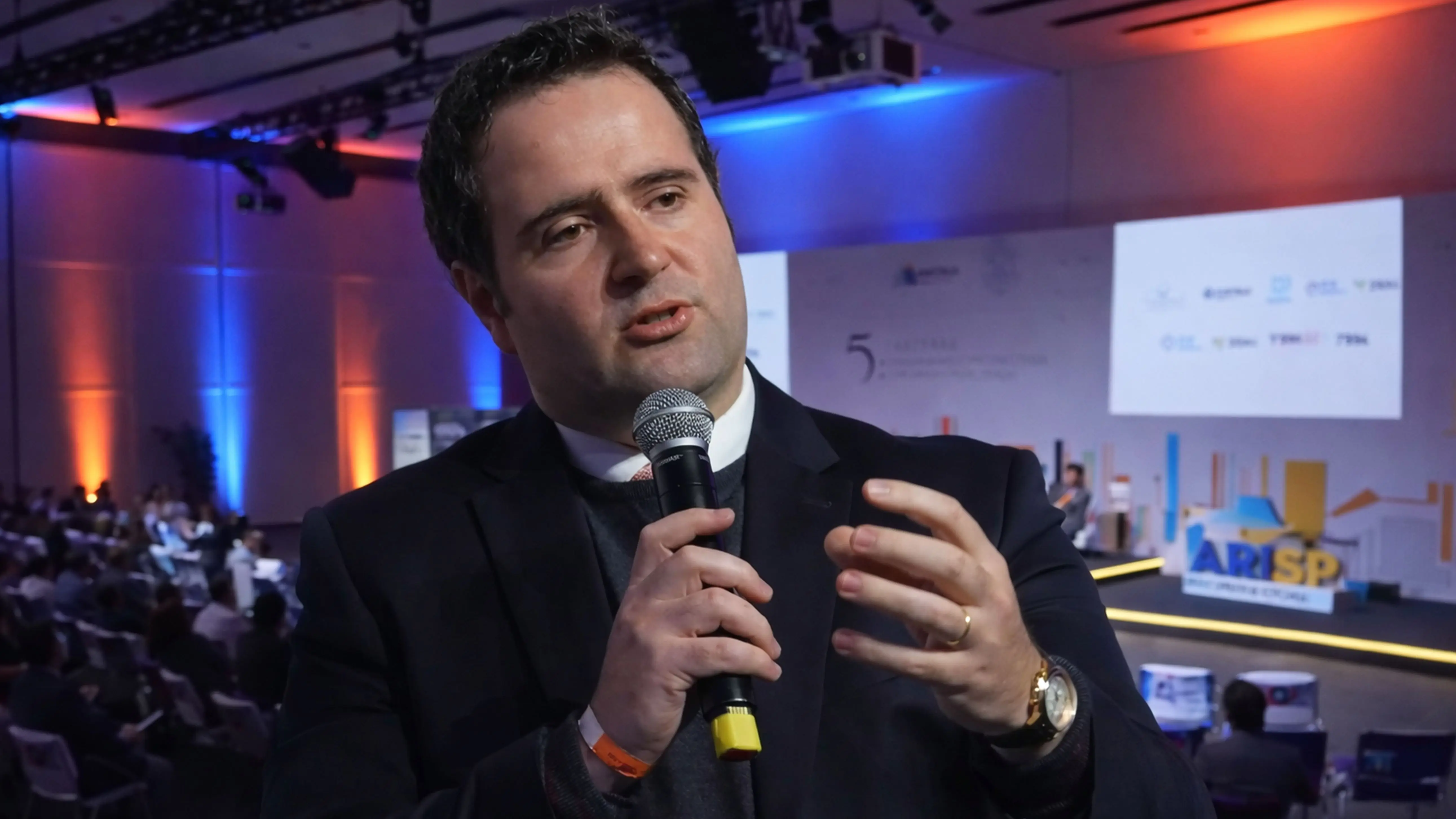 Para o diretor de comunicação da Associação dos Registradores Imobiliários de São Paulo (Arisp), Moacyr Petrocelli, a regularização fundiária amplia a base de crédito e impulsiona o desenvolvimento econômico.