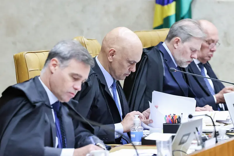Moraes utilizou inquérito das Fake News para investigar servidores da receita.