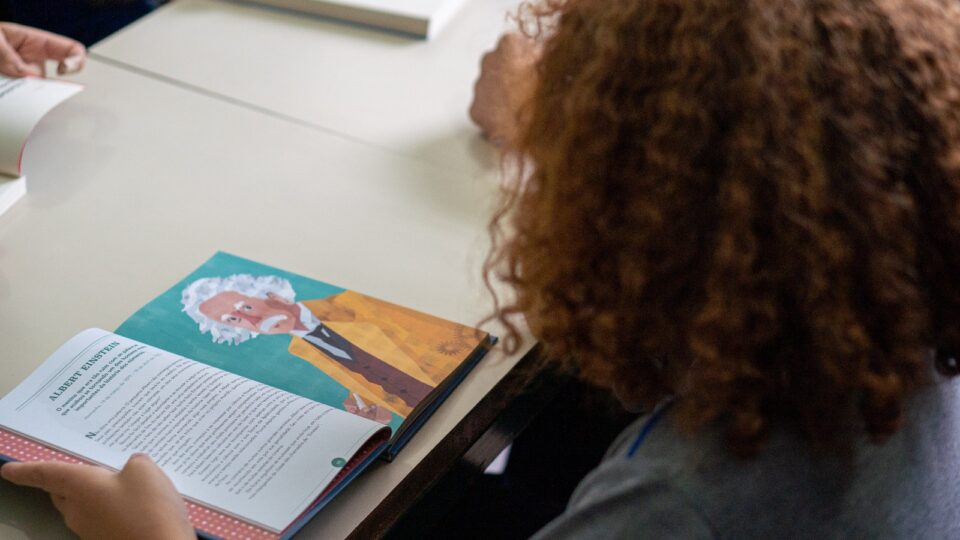 Paraná aumenta índice de estudantes da rede pública considerados leitores no nível adequado