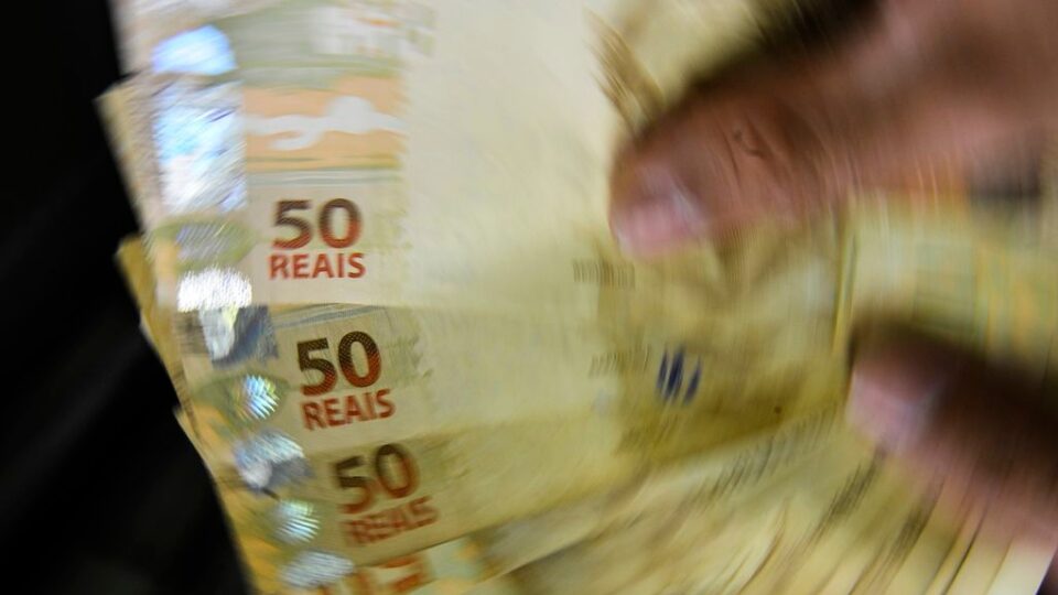 Economia cresce menos em 2025 e indica desaceleração, aponta prévia do PIB do BC