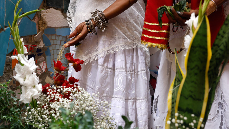 Por que criticar religiões de matriz africana não é crime de racismo?