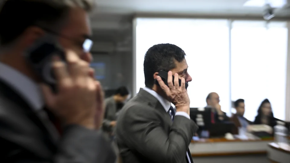 Flávio Bolsonaro (PL) e Sergio Moro (União Brasil)