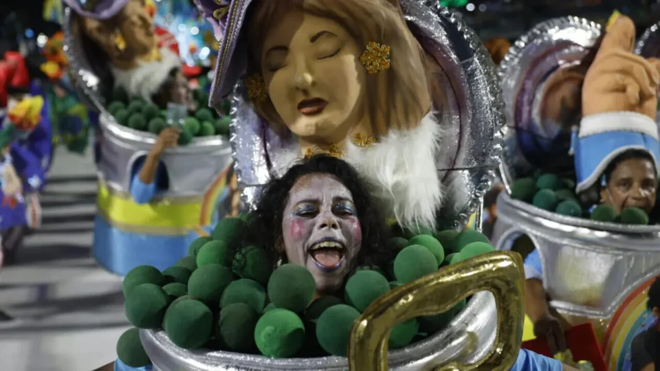 Desfile da Acadêmicos de Niterói acirra críticas no meio evangélico e tende a ampliar a resistência ao PT entre esse eleitorado em 2026.
