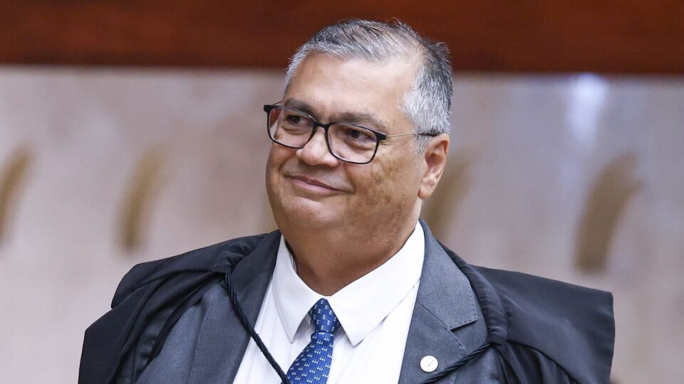 Penduricalhos bilionários do Judiciário são esquecidos por Flávio Dino
