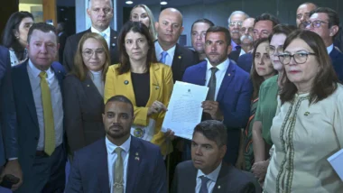 Oposição no Congresso adota uma série de medidas para avançar nas investigações sobre o caso Master