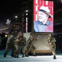 Imprensa internacional repercute rebaixamento de escola de samba que homenageou Lula escola de samba lula carnaval