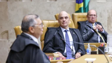 Ministro determinou depoimento de presidente de associação após críticas à instauração de inquérito contra auditores.