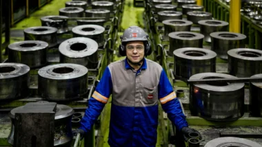 Avanço puxado pela indústria de transformação, com destaque para metalurgia e fabricação de máquinas, coloca Santa Catarina entre os líderes nacionais e à frente de economias tradicionais do país.