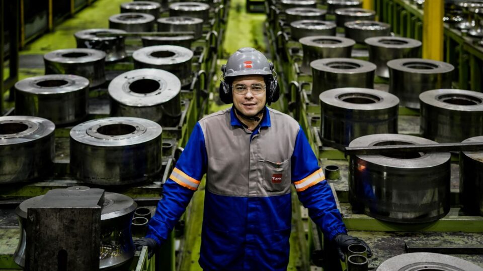 Juros altos, eleições e tensão no Oriente Médio derrubam confiança empresarial