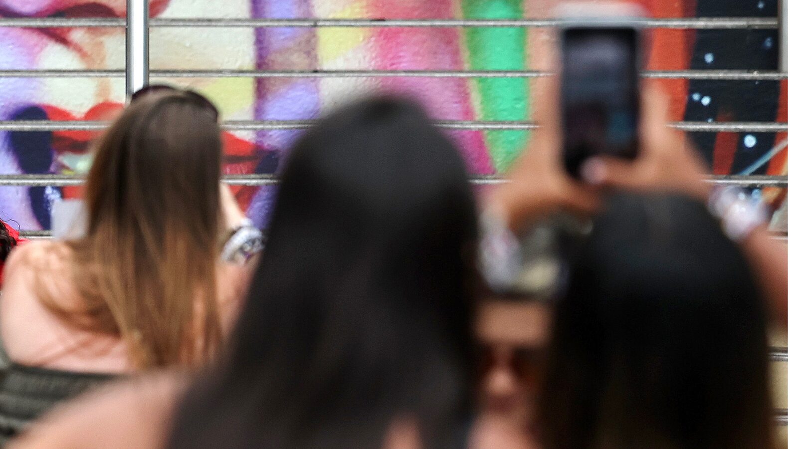 Das redes sociais para o OnlyFans: plataforma adulta tem cooptado adolescentes.